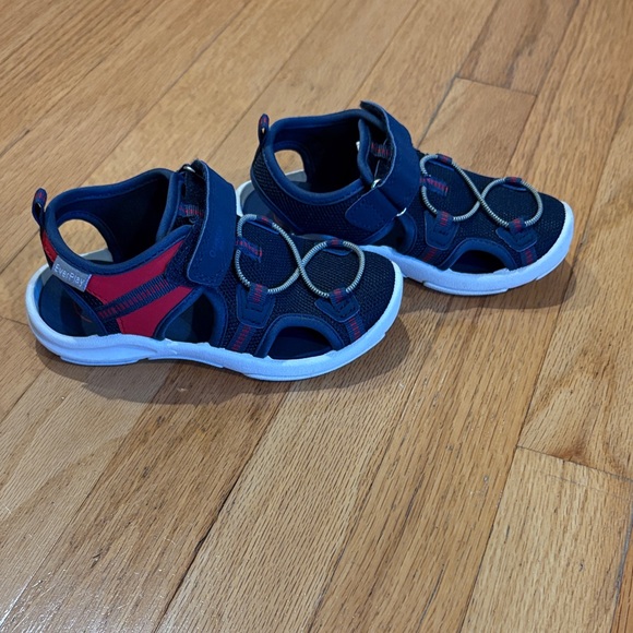 OshKosh B'gosh Navy and Red toddler sandals, size 10M - Picture 1 of 5